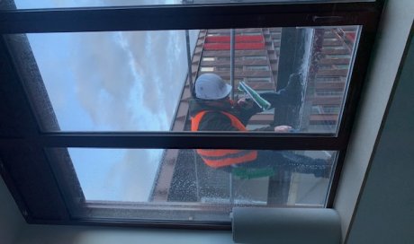 Lavage des vitres d’un bâtiment sur Toulouse